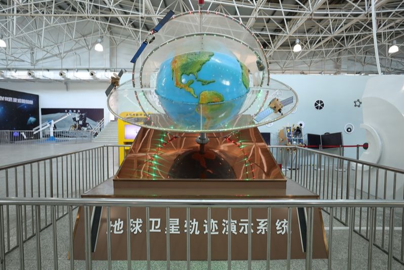 地球卫星轨迹演示系统