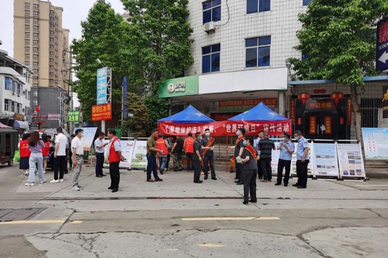 深入渔村，宣传湿地保护法！