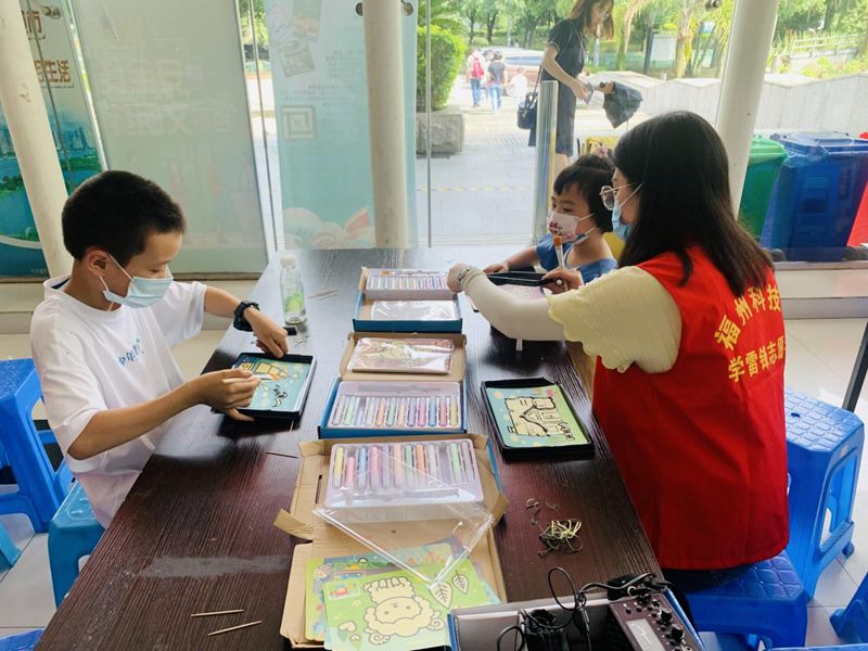 福州科技馆举办“爱在笔下 感恩有我”母亲节活动