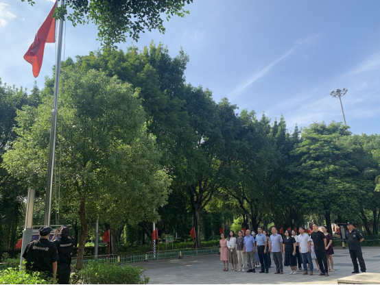福州科技馆举行庆祝新中国成立74周年“迎国庆升国旗”仪式